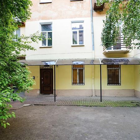 Apartment On Horodotska Lviv Bagian luar foto